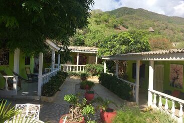 Hostal Garden House   Hostel