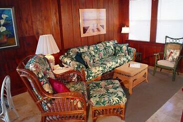 شقة فندقية Sun N Fun Beachfront Vacation Rentals