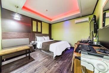 Motel Bucheon Red