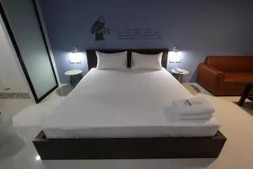 Eazy Motel B.a.n.g.n.a