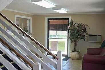 בית מלון כפרי Economy Inn Wentzville