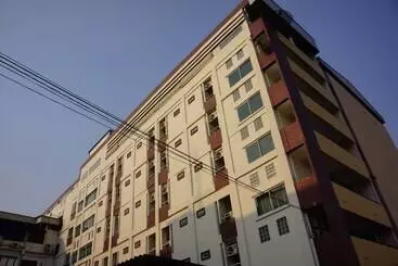 Hotel Lee's Mark Residence