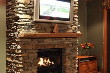 Жильё для туристов Lansdown Villa Apartments