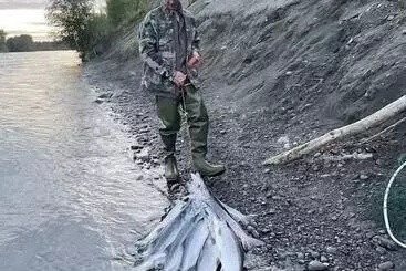 Alaska Lake And Lodge At Longmere