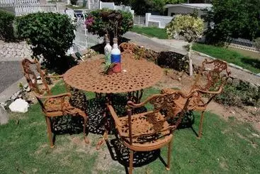 پانسیون 876 Ja Oasis & Homestay   By Kingston Airport