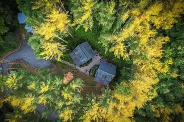 Mökkimajoitus Heritage Hill Cabins