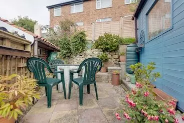 Charming Historical Cottage In Scarborough