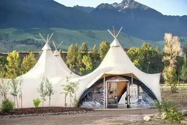 リゾートホテル Under Canvas North Yellowstone   Paradise Valley