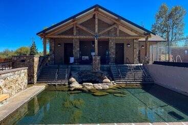 فندق على الطريق Snowy Mountain Inn