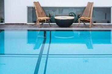 هتل آپارتمان Kahlua Sea View Suites