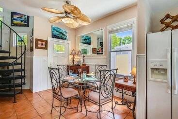 کلبه Land Of Love By Avantstay Pets Allowed! Shared Pool! Great Location! Month Long Stays Only