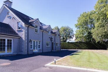 Сельский дом Luxurious 4bd Family Retreat In Magherafelt