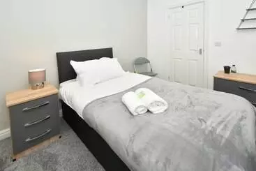 Majatalo Townhouse@ 147 Westminster Street Crewe