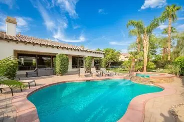 コテージ Palisades By Avantstay Gorgeous Backyard W/ Pool, Spa & Games