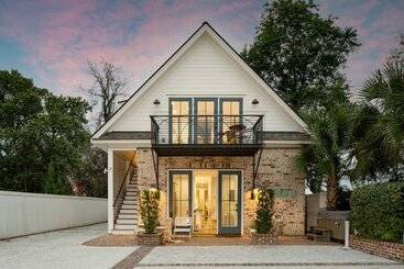 コテージ The Carriage Suite Buyout By Avantstay 2 Home Buyout W/ 8bdr In Historic Dt