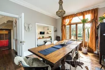 Mökkimajoitus Beautiful 3bd Home Forest Hill South London