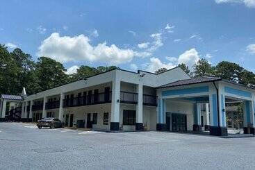 فندق Speedway Inn & Suites