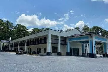 Hotelli Speedway Inn & Suites