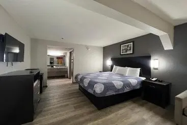 Hotelli Speedway Inn & Suites