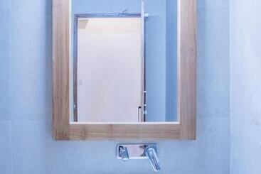 הוסטל Marine Tourist Guest House At Negombo Beach