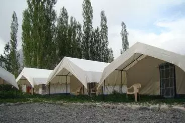 فندق Double Humped Camp Hunder