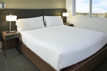 Отель Element Miami Doral