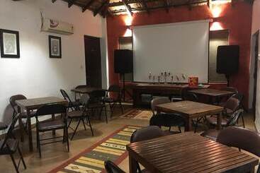 Hotel Mango Farm House Awas