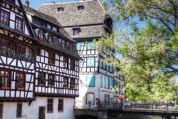 هتل Pavillon Regent Petite France