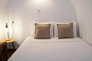 Hotelli White Curves