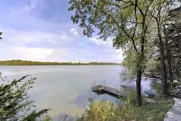 コテージ Lakefront Hideaway