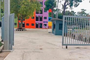 Oyo 75403 Dinosaur Apartment