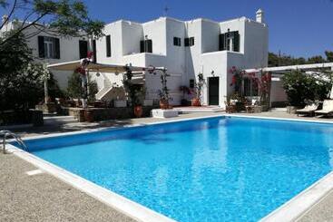 پانسیون She Mykonos  Luxury Apartments