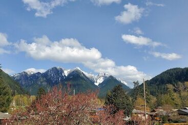 ペンション Bush House Inn