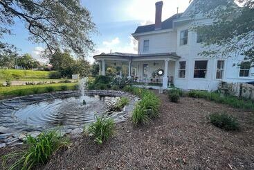 مبيت وإفطار Nine Columns