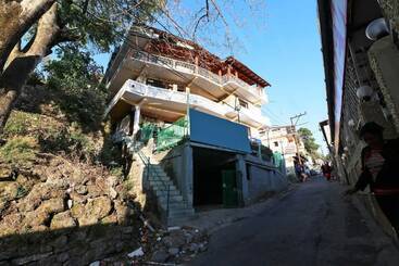 Hotel Goroomgo New Bharat Nainital