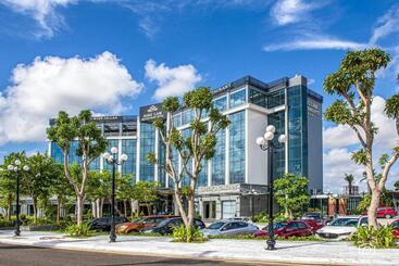 Songlam Waterfront Hotel   藍江酒店