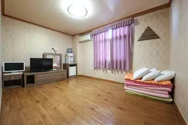 Motel Wando C And Hyu