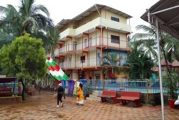 酒店 Manthan Beach Resort