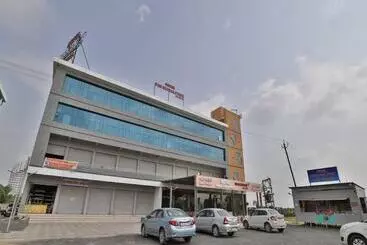 ホテル The Global Point