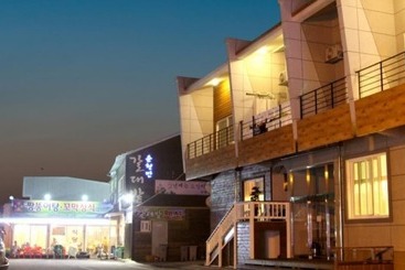 Suncheon Bay Reed Field Pension