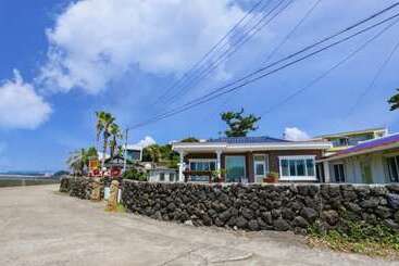 Seogwipo Bangulpungdengi Pension