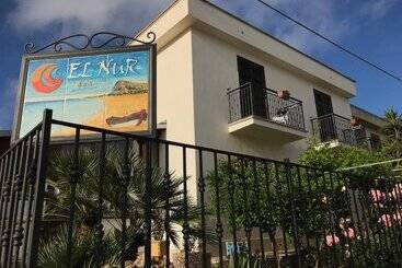 Bed and Breakfast El Nur B B Blue Room With Private Bathroom