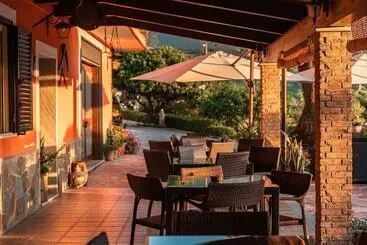 Bed and Breakfast Bb La Mortella With Pool