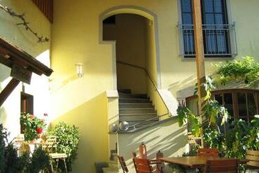 Bed and Breakfast Winzerstube Familie Schilling