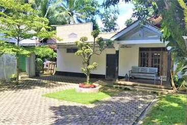 호텔 Pondok Wisata Jati Diri Jatijajar Syariah