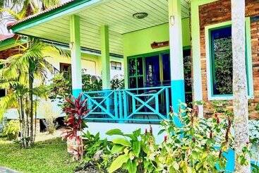 Сельский дом Swiss Chalet Garden Pool Resort