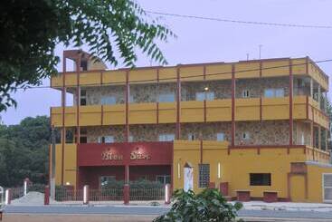 هتل Bien Sûr Hôtel