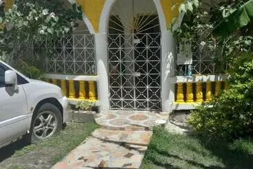 پانسیون Fay Guest House