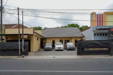 Pensão Reddoorz Near Living Plaza Purwokerto