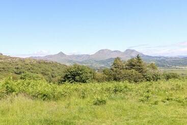 بيت ريفى 2 Bryn Eglwys